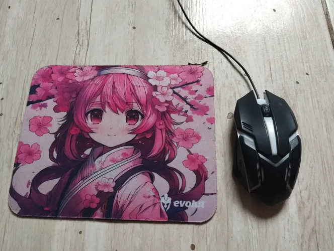 Kit mouse RGB Black e mouse pad feminino 