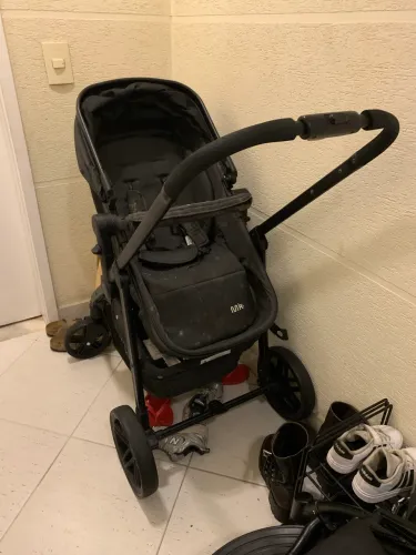 Carrinho de Bebê MK dobrável usado