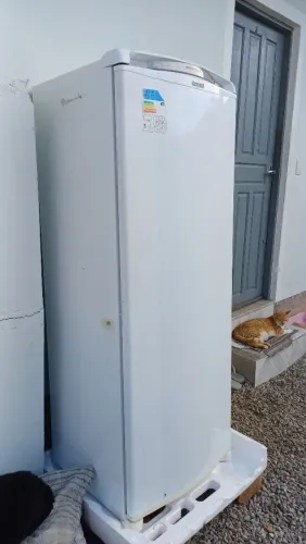VENDE-SE GELADEIRA