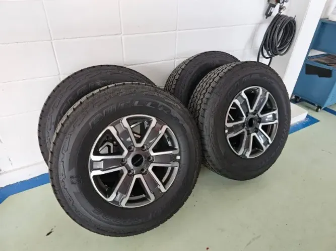 kit Pneus Bridgestone Dueler A/T 255/60 R17 com Rodas