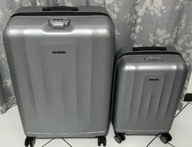 Kit de Malas Samsonite Prateadas Rígidas (Grande e Pequena) com Rodas Giratórias 360°