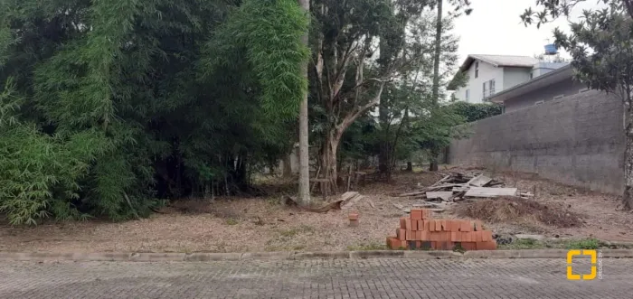 Terreno com 455m² em condomínio fechado no bairro Ratones em Florianópolis