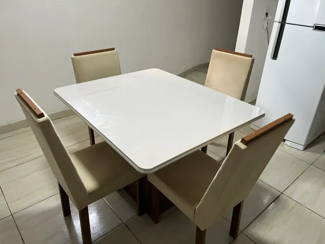 Mesa 4 cadeiras