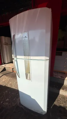 Geladeira Continental Frost Free 2 Portas - Branca 220v boa funcionando entrego