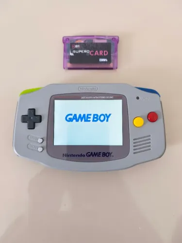 Game Boy Advance edição SNES com tela IPS