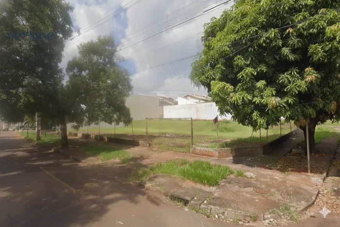 Terreno à venda em Maringá, Parque da Gávea, com 758 m²