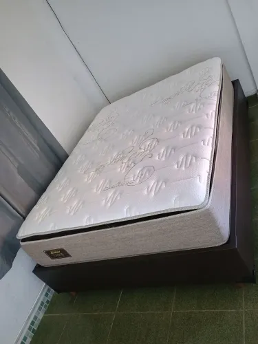 Vendo colchão GAZIN TWINS esclusiva tecnologia de molas BLUE WAVE casal e box muito forte.