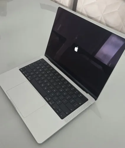 Macbook M5 Pro 14 Polegadas 24GB RAM 1TB SSD
