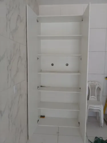 Armário de parede suspenso madeira MDF semi-novo pode ser usado também como guarda-roupa