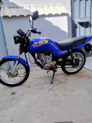 Moto em perfeito estado de conservação documentação em dias só pegar e roda