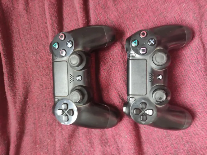 2 controles de PS4 - ler