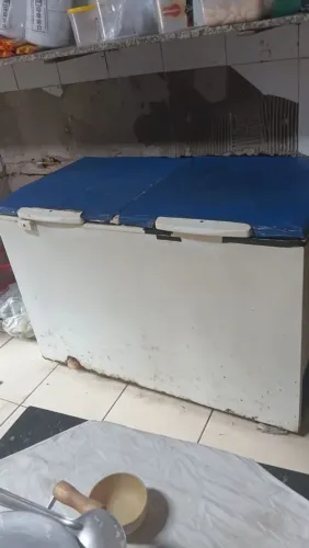 Congelador semi novo 