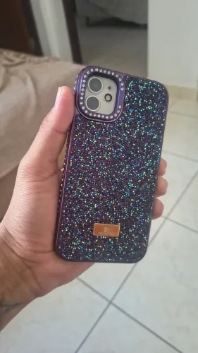 iPhone 11 branco 700 reais