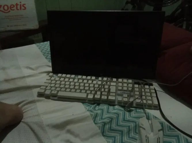 PC SEM gabinete e de brinde teclado e mouse