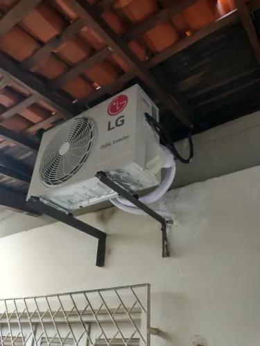 Serviços de limpeza instalação consertos Split's