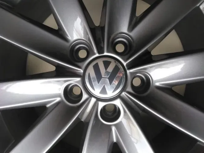 Jogo de rodas aro 17 vw jetta 5x112 17x7 et54 grafite brilhante