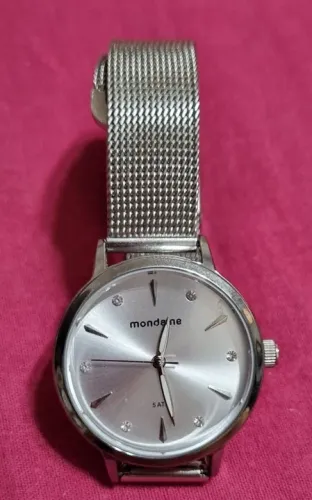 Relógio feminino mondaine cristais prateado à prova d'água, tem 18cm de comprimento