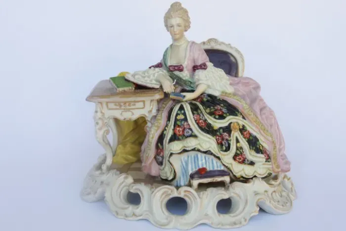 Estatueta De Porcelana Alemã Ludwigsburg Séc.18