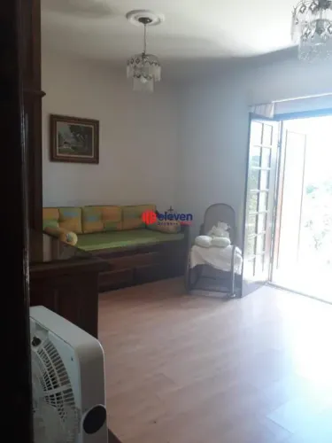 Casa à venda com 4 suítes, piscina, sauna e pomar Ideal para pousada