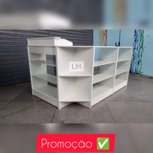 Balcão L vitrine com caixa promoção da semana..