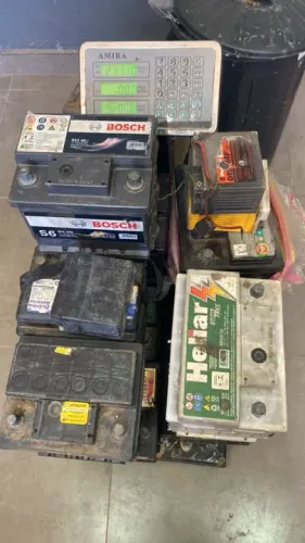 Sucatas de baterias. Buscamos
