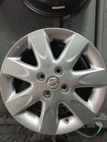 Rodas Nissan march