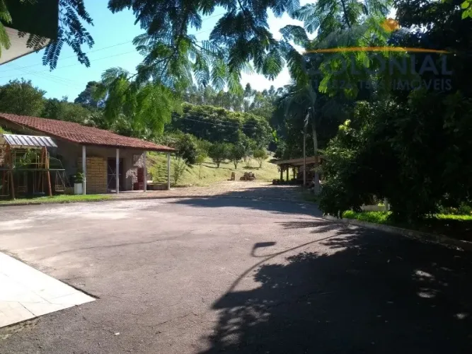 Venda de Sítio de Luxo em Jundiaí-SP na Chácara Maltoni: 3 Quartos, 1 Sala, 1 Banheiro em
