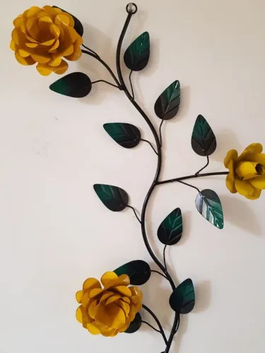 Decoração de Parede em Metal com Flores