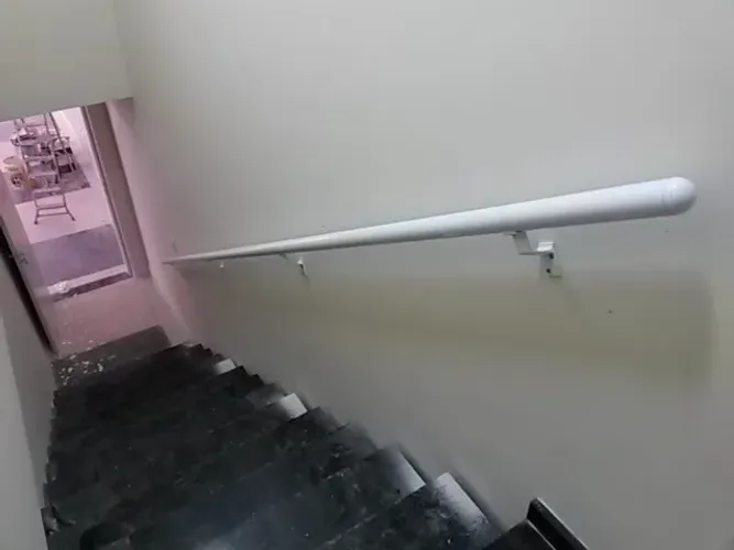 Corrimão de Parede em Aluminio Tubular com suportes de fixação