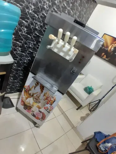 Máquina de Sorvete - Industrial - Pronta para o Sucesso!