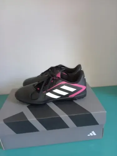 Chuteira Adidas Society