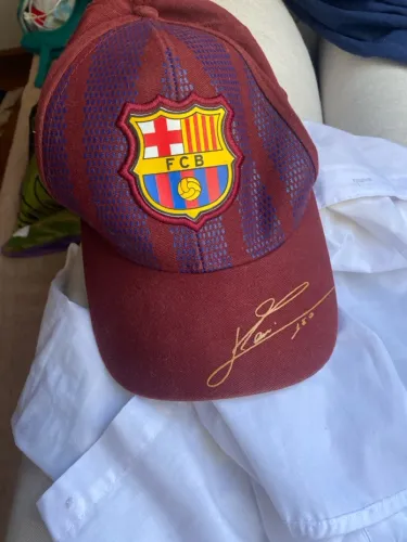 Boné FC Barcelona raro com autógrafo
