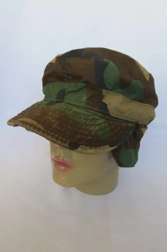 BONÉ / COBERTURA verde camuflado com protetor para as orelhas do Exército Americano