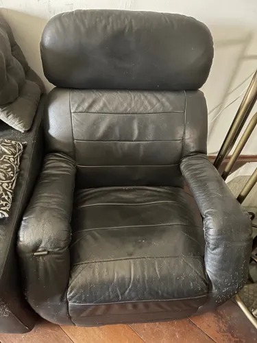 Poltrona do Papai de Couro Preta Confortável LAFER