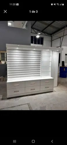 Expositor canaletado -ripado - Prateleiras iluminação