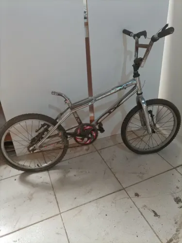 Bicicleta Cross no estado.Pra sair logo.