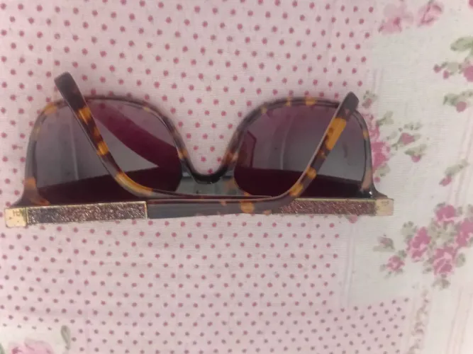 Oculos escuros importado de marca 