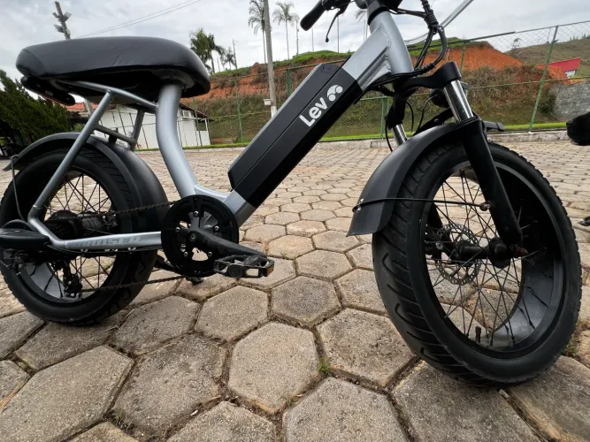 Bicicleta elétrica LEV pouco usada e em excelente estado e com nota fiscal
