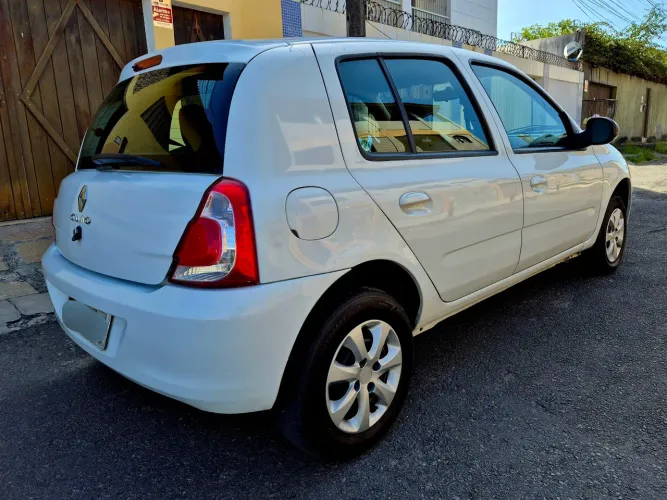Clio 2016 novissimo       Renault Clio Rn/alize/expr./1.0 Hi-power 16V 5P 2016