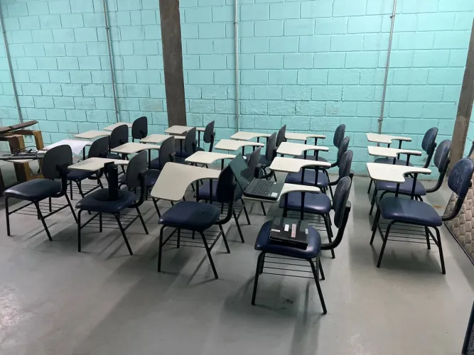 Cadeiras Universitárias - Ótimo Estado