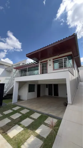 Casa a venda de frente ao shopping de Varginha