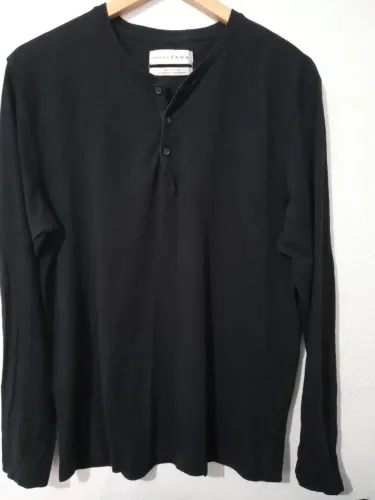Camiseta Zara preta, branca , cinza e bicolor (branca e preta) manga comprida