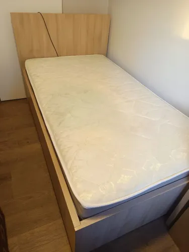 Cama de solteiro/solteira,com colchão massageador.