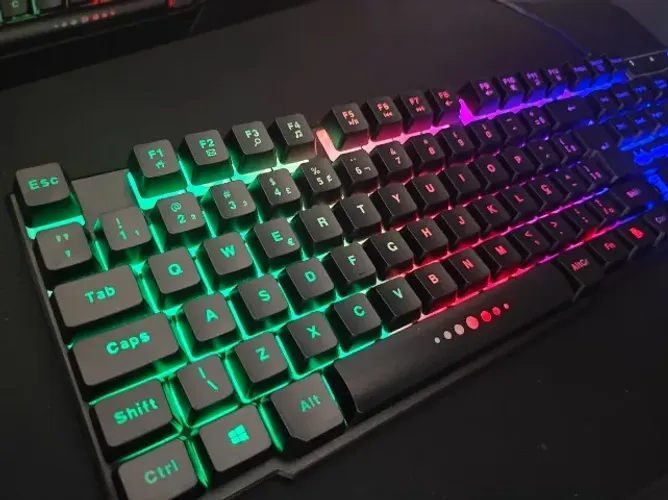 PROMOÇÃO: Teclado semi mecânico LED teclas altas - Novo 