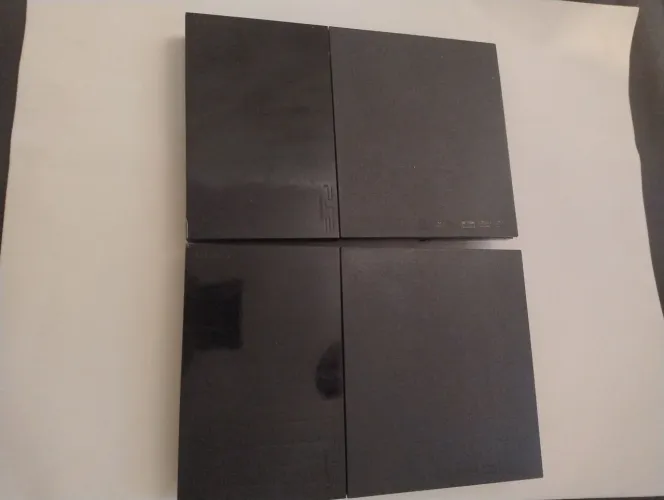 Playstation 2 (PS2) - 2 Consoles