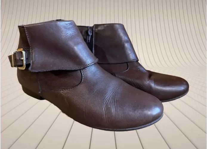 Botas de couro marrom