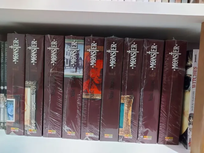 Coleção monster Kanzenban