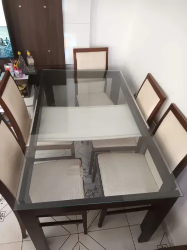Mesa com 6 cadeiras