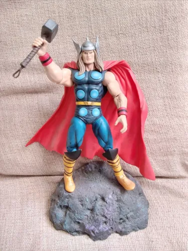 Boneco Thor Marvel Select