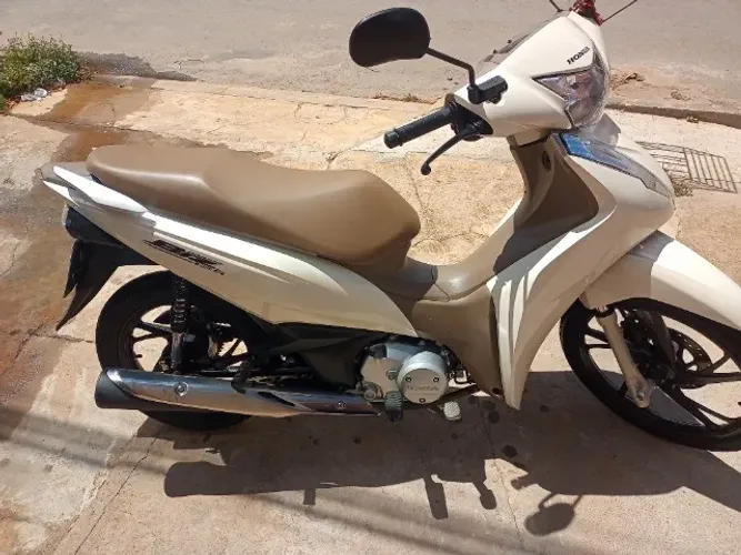 Honda biz 125 ano 2023